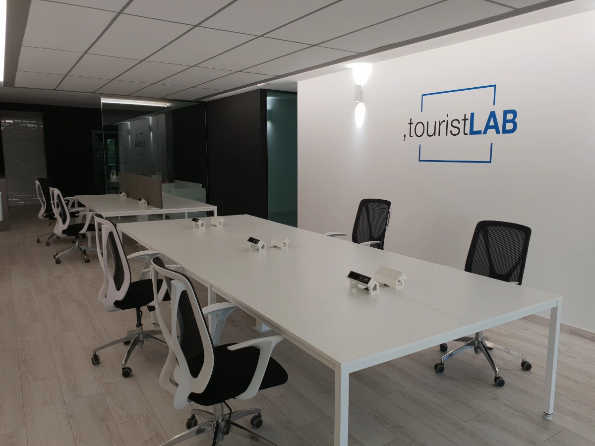 Img-tourist-lab